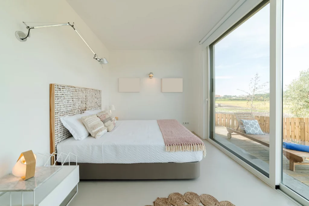 reforma integral en Castelldefels - dormitorio convista exterior - Renew-Barcelona