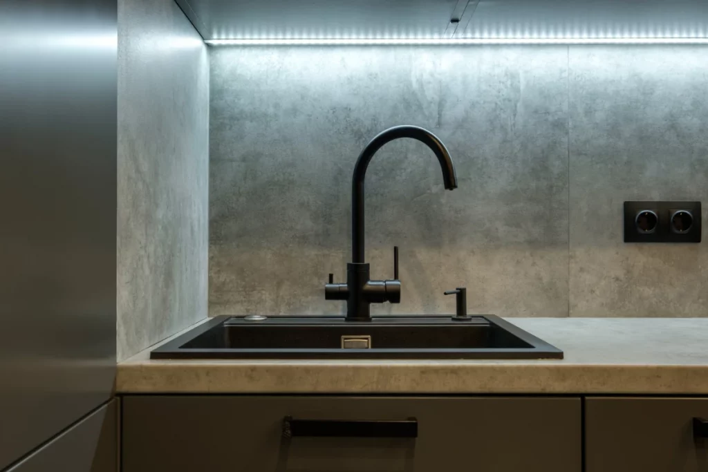 cocina reforma y elegante detalles de silestone y grifería