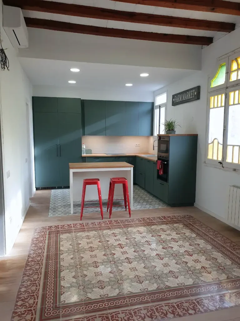 Reformas Integrales en Barcelona Renew Barcelona reforma de cocina vista suelo y entorno