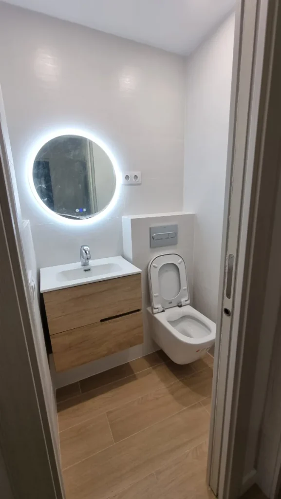 reforma de baño pequeño pero aprovechado reformasintegralesenbarcelona - renew Barcelona